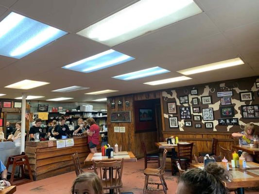 Hungry Harrys Land O'Lakes main dining room